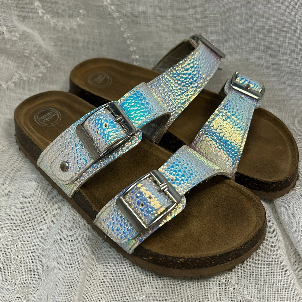 Wonder Nation Almost NEW iridescent Birkenstock style sandals